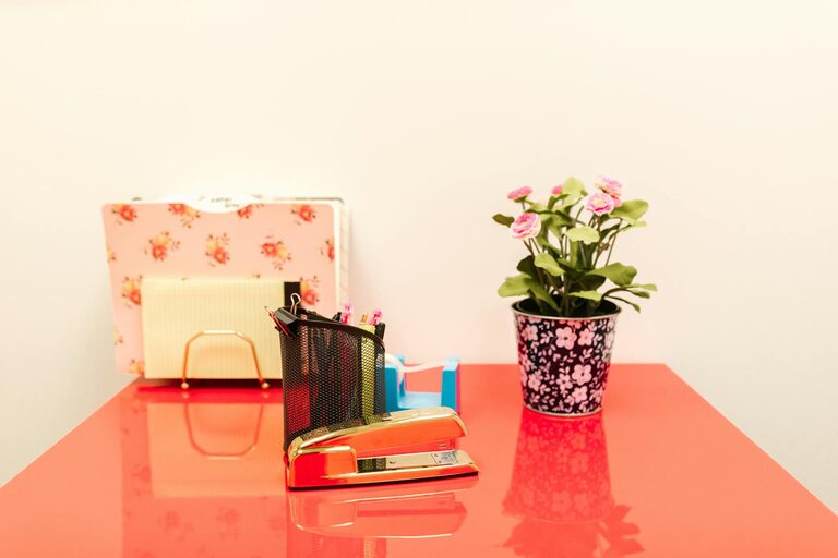 Simple Ways to Personalize Your Workspace for Better Comfort and Focus